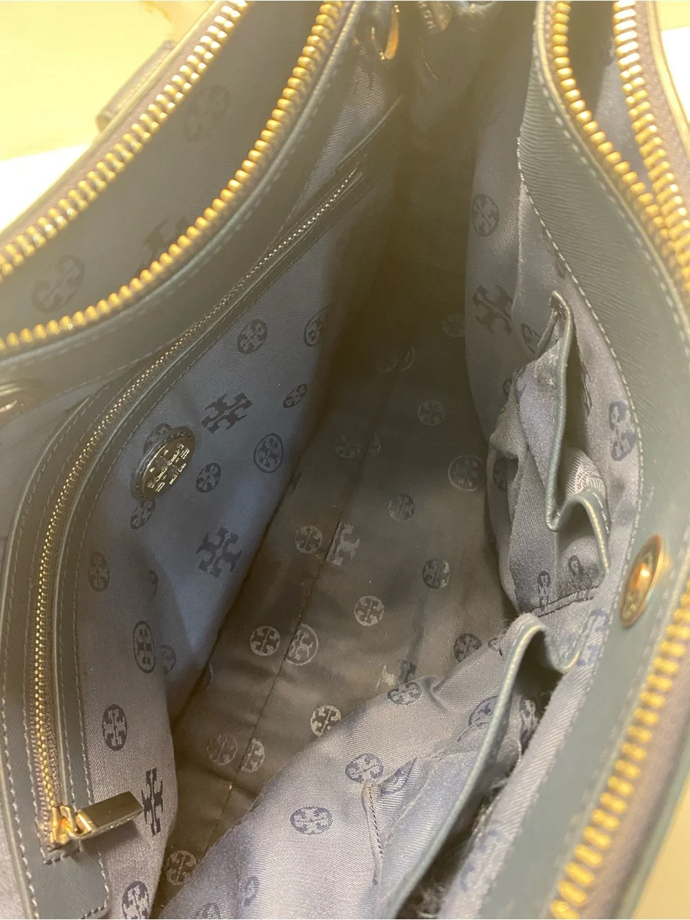 Tory Burch includes purse